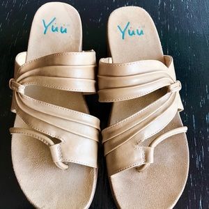 Yuu Slip-On Beige Sandals